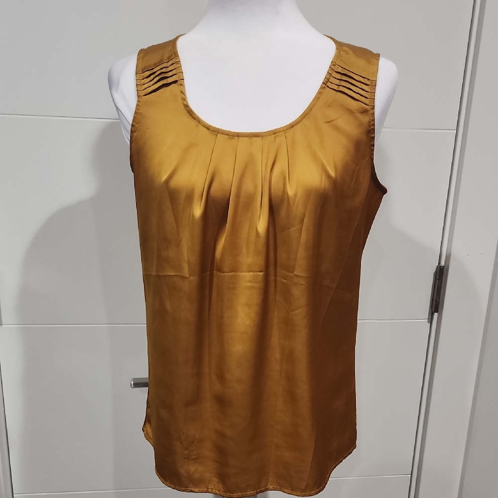 212 Collection Gold Pleated Sleeveless Tank Top